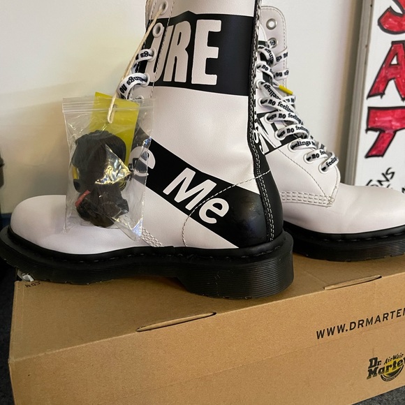 DR MARTENS X THE SEX PISTOLS WOMENS 1490 BOOTS - Picture 3 of 13